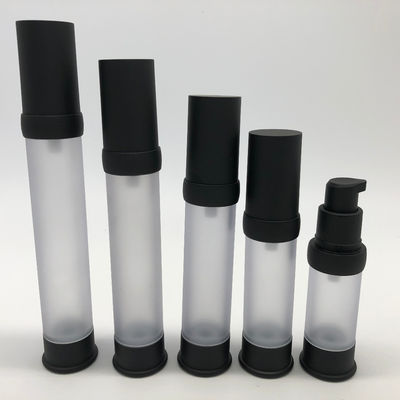 Un buen precio. Botella de loción de plástico sin aire de color negro de 15-35ml perfecta para soluciones de cuidado de la piel en línea